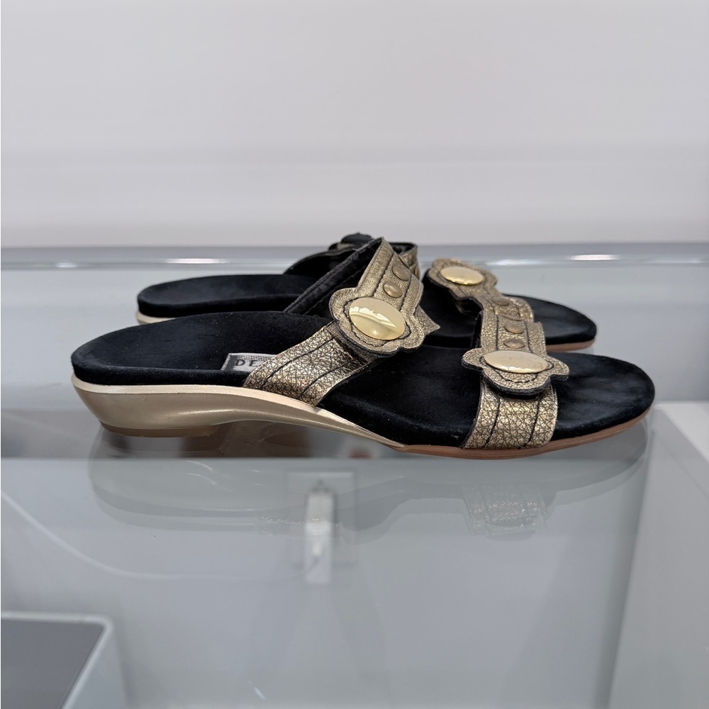 Dezario Gold Slides Sandals (9) - Picture 4 of 6